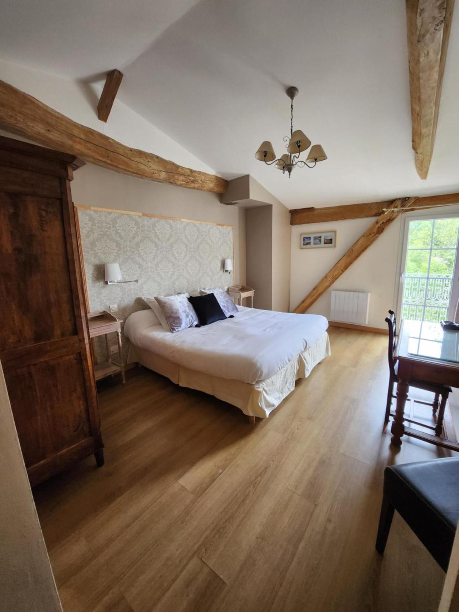 Hotel La Tour Perrier Eyrans-de Soudiac Εξωτερικό φωτογραφία