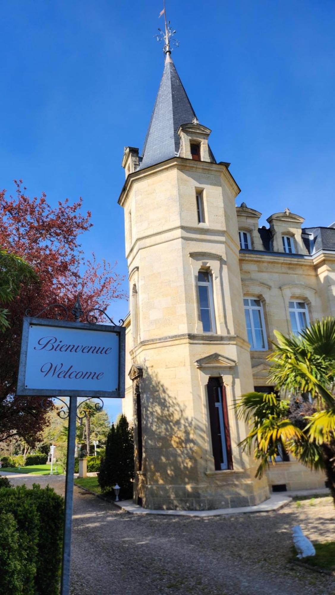 Hotel La Tour Perrier Eyrans-de Soudiac Εξωτερικό φωτογραφία