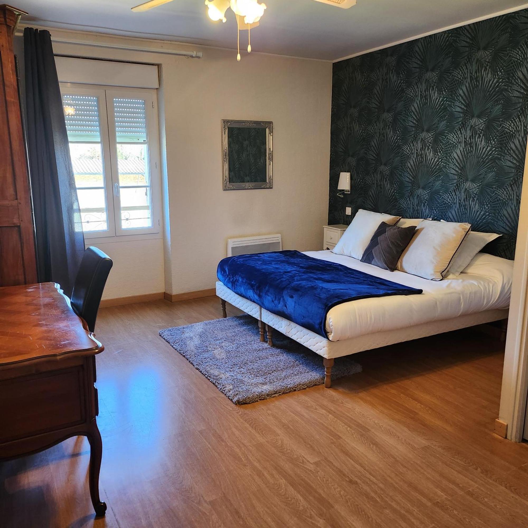 Hotel La Tour Perrier Eyrans-de Soudiac Εξωτερικό φωτογραφία