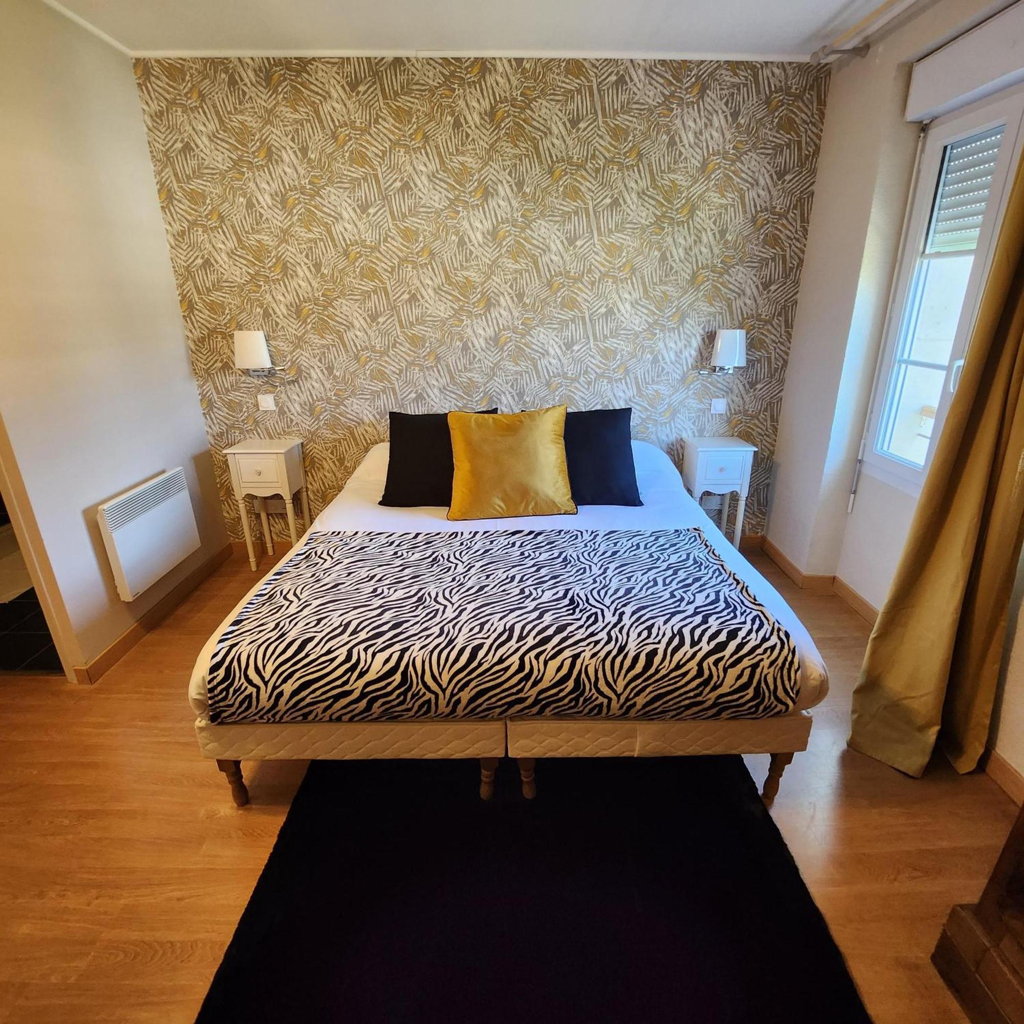 Hotel La Tour Perrier Eyrans-de Soudiac Εξωτερικό φωτογραφία